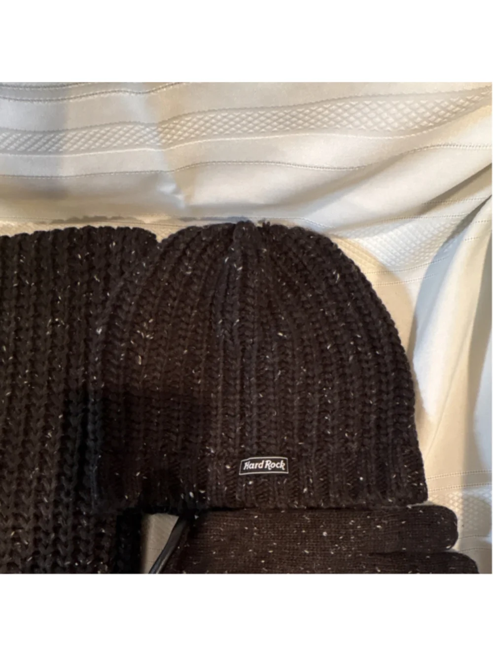 Hard Rock Café Biloxi Black Knit Hat, Scarf & Gloves Set Rock & Pop Music